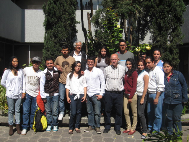 En México, junto a Alejandro Valle Baeza, Gloria González Martínez y alumnos.